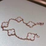 [Eternal Jewelry]CLOVER 5 MOTIF ROCK CRYSTAL PINK GOLD BRACELET - Image 11