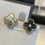[Eternal Jewelry]CLOVER MEDIUM 1 MOTIFS GRAY MOP  DIAMOND EARRINGS - Image 2