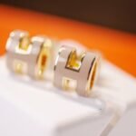 [Eternal Jewelry]MINI POP H GOLD EARRINGS GREY - Image 4