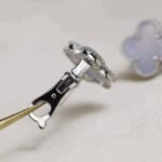 [Eternal Jewelry]CLOVER MEDIUM 1 MOTIFS  WHITE MOP EARRINGS SILVER - Image 3