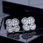 [Eternal Jewelry]CLOVER 1 MOTIFS DIAMOND STUD EARRINGS SILVER - Image 3