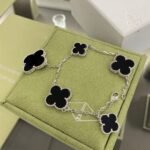 [Eternal Jewelry]CLOVER 5 MOTIFS SIVLER ONYX BRACELET - Image 2