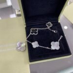 [Eternal Jewelry]CLOVER 5 MOTIFS SIVLER DARK MOP BRACELET - Image 2