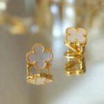 [Eternal Jewelry]CLOVER MEDIUM 1 MOTIFS  WHITE MOP STUD EARRINGS - Image 3
