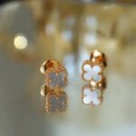 [Eternal Jewelry]CLOVER MINI 9.5MM WHITE MOP EARRINGS - Image 4