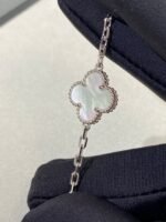 [Eternal Jewelry]CLOVER SILVER MOP 5 MOTIF BRACELET - Image 7