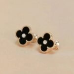 [Eternal Jewelry]CLOVER MEDIUM 1 MOTIFS ONYX DIAMOND EARRINGS - Image 3