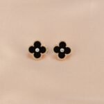 [Eternal Jewelry]CLOVER MEDIUM 1 MOTIFS ONYX DIAMOND EARRINGS - Image 4