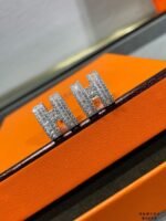 [Eternal Jewelry]H STUD EARRINGS WITH SILVER DIAMONDS - Image 3