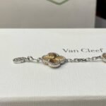 [Eternal Jewelry]CLOVER  5 MOTIFS  CHRISTMAS LIMITED EDITION BRACELET - Image 3